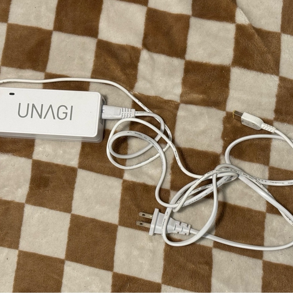Unagi White Charging Cable